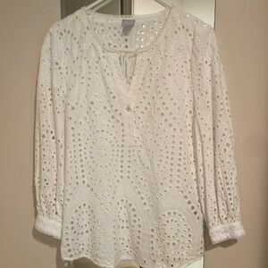 Eyelet top with tie collar. Very classic style.